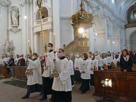 Diakonenweihe im Fuldaer Dom (Foto: Karl-Franz Thiede)